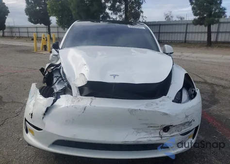 2022 Tesla Model Y z USA, uszkodzony, nr VIN 7SAYGDEF0NF489465